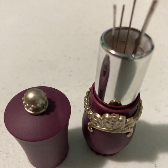 5/25 sewing pin cushion built into lipstick case rotates up down unique fun new - Picture 9 of 14